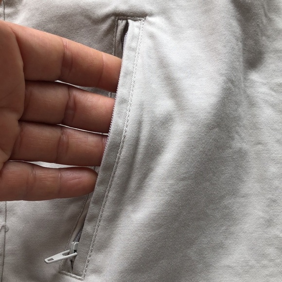 ADIDAS STRETCH KHAKI CAPRI 97% COTTON/ 3% SPANDEX IN GUC. - Picture 9 of 15